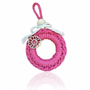 Handgefertigte Halskette mit dekorativem Motiv